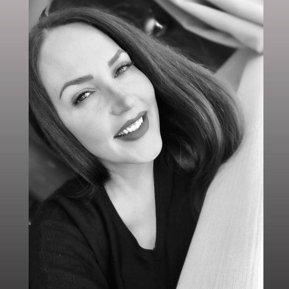 Meet your Posher, Debra - Picture 1 of 1